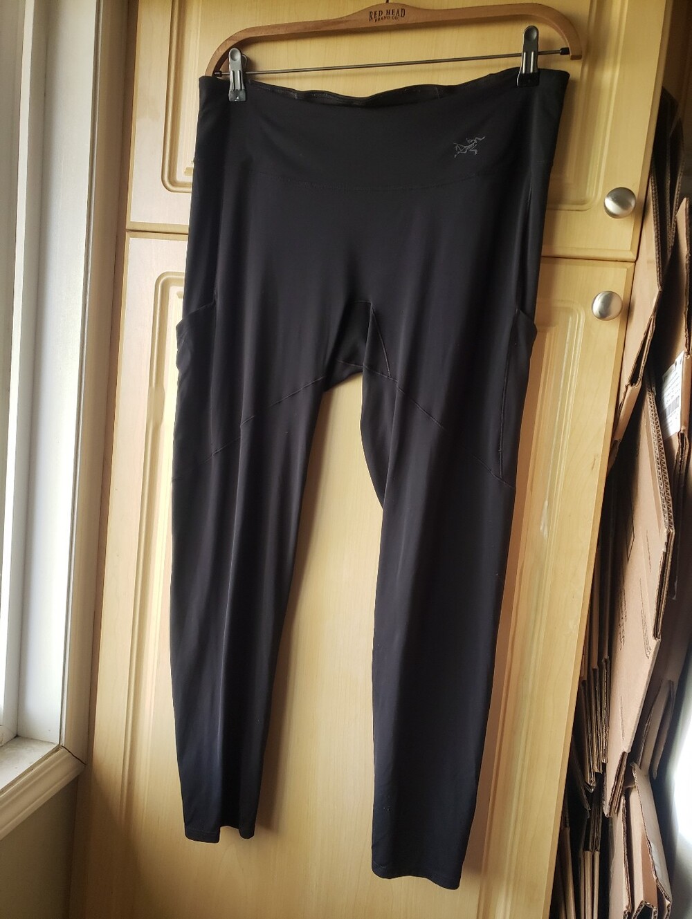 Arc'teryx Women's Black Athletic Leggings with Side Pockets